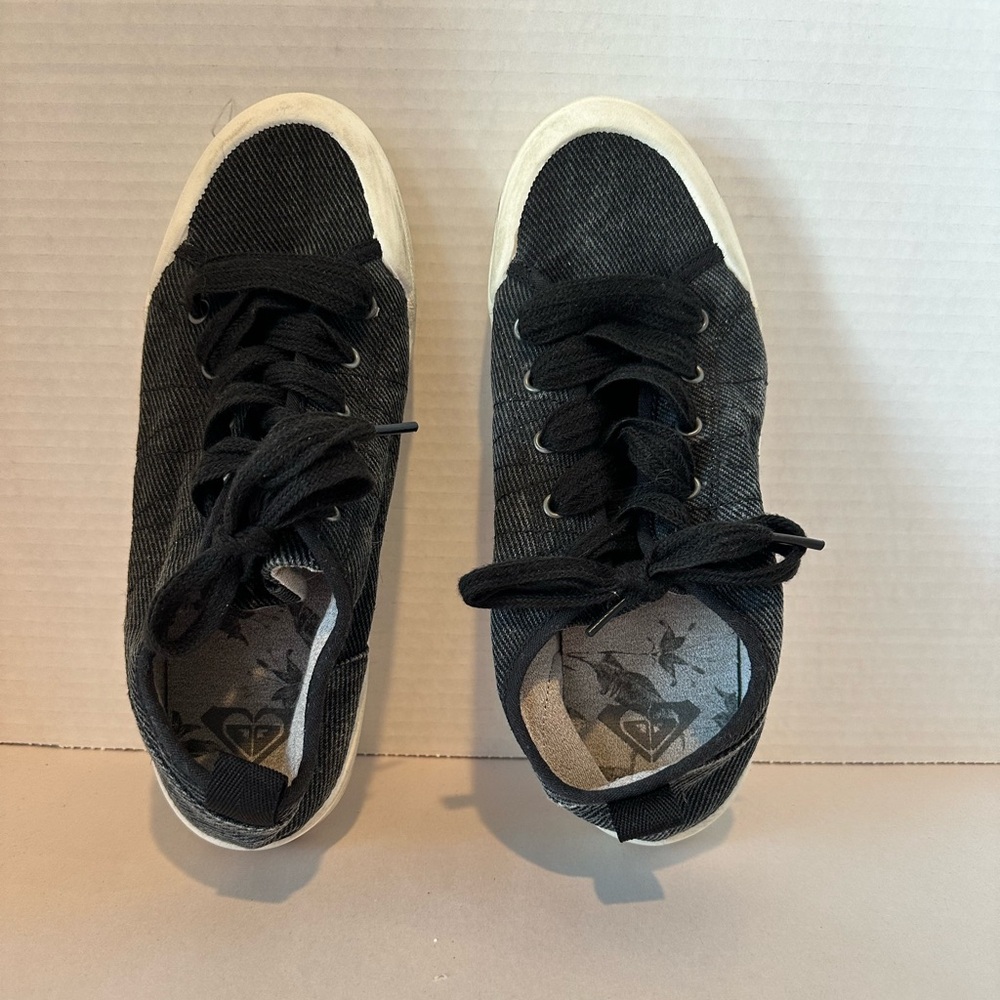 Roxy black cloth tie shoes. Size 8